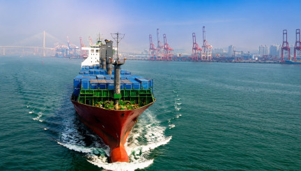Sinokor Maritime Sends Tankers Back Into Hormuz as Others Flee